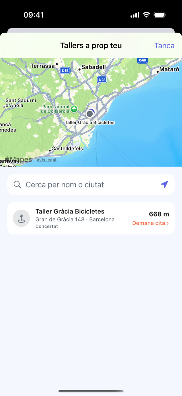 L'app CrankPal: el mapa dels tallers propers, amb la fitxa del taller, la distància i el botó per reservar