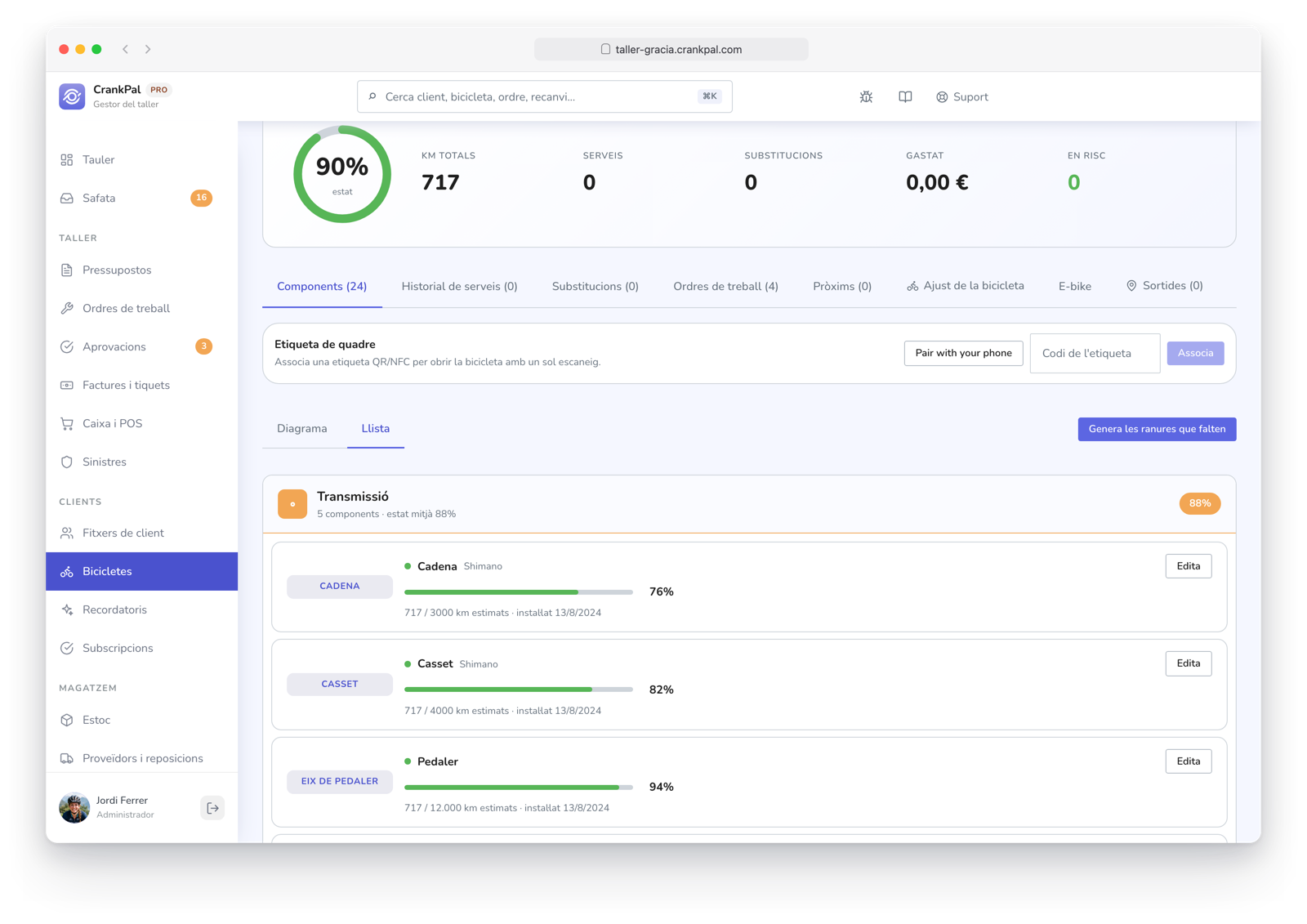 Scheda di una e-bike nel gestionale CrankPal: salute complessiva, chilometri totali, componenti censiti con la percentuale di usura di catena, cassetta e cambio, chilometri percorsi e data di installazione, e il pulsante per generare un preventivo unico con le parti da sostituire.