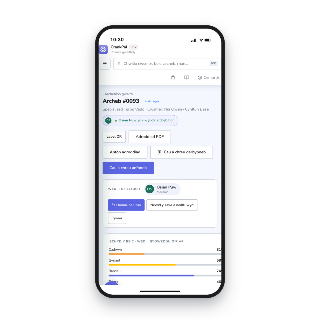 Il gestionale CrankPal aperto su iPhone: l'ordine di lavoro con lo stato, il meccanico assegnato, i pulsanti per chiudere con scontrino o fattura e le barre di salute della bici sincronizzate dall'app.