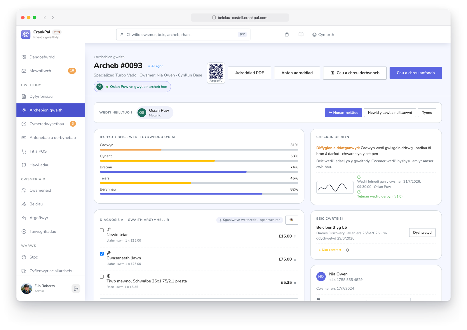 Ordine di lavoro CrankPal con previsione di servizio AI e interventi consigliati, check-in di accettazione con foto e firma, indicatore di presenza live di un collega e chat diretta tra meccanici.