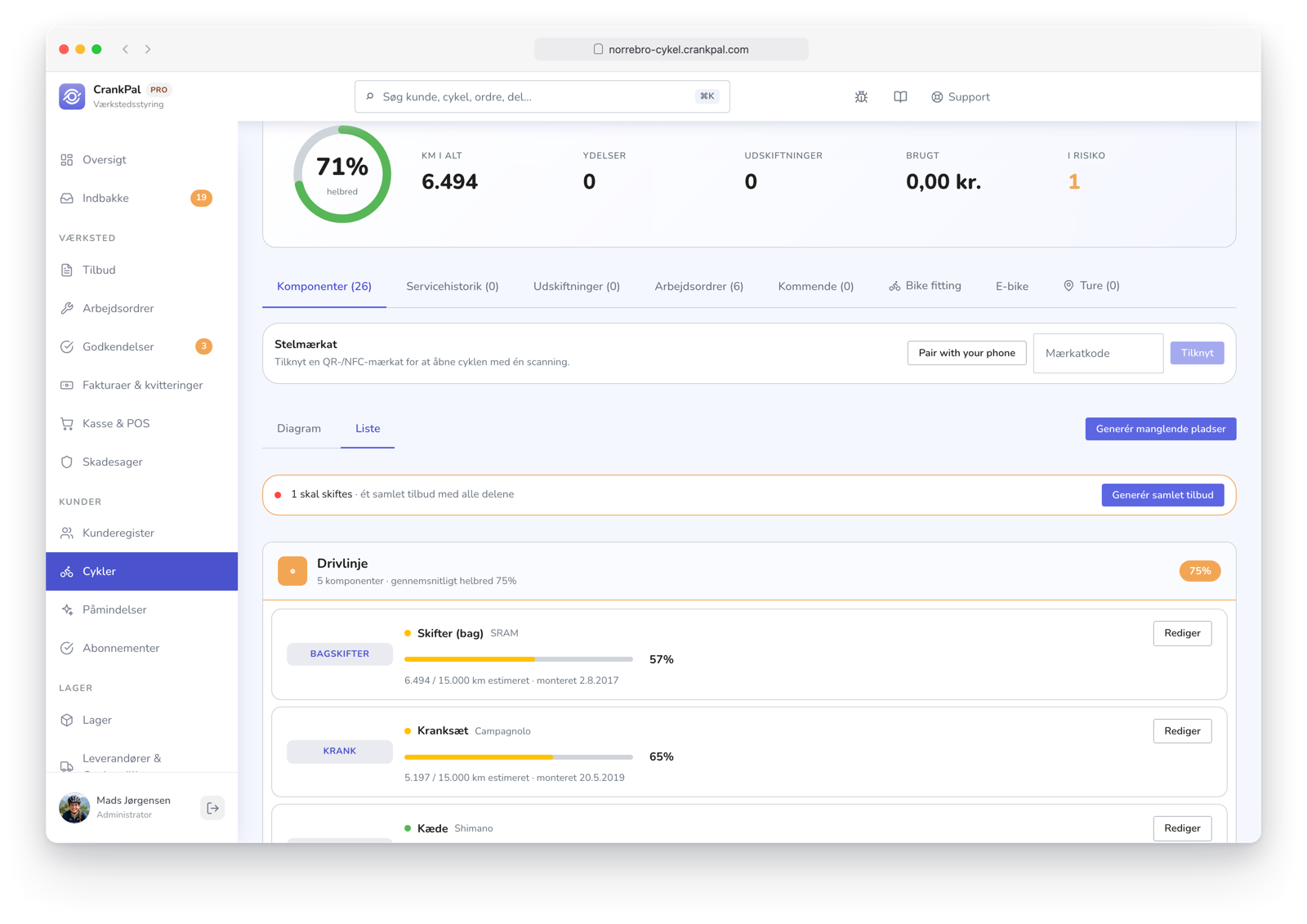 Scheda di una e-bike nel gestionale CrankPal: salute complessiva, chilometri totali, componenti censiti con la percentuale di usura di catena, cassetta e cambio, chilometri percorsi e data di installazione, e il pulsante per generare un preventivo unico con le parti da sostituire.