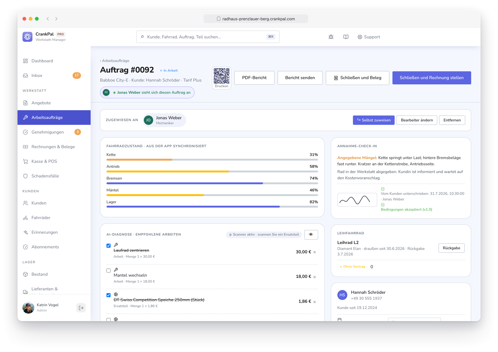 Ordine di lavoro CrankPal con previsione di servizio AI e interventi consigliati, check-in di accettazione con foto e firma, indicatore di presenza live di un collega e chat diretta tra meccanici.