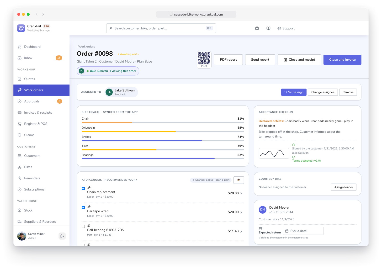 Ordine di lavoro CrankPal con diagnosi AI e interventi consigliati, check-in di accettazione con foto e firma, indicatore di presenza live di un collega e chat diretta tra meccanici.