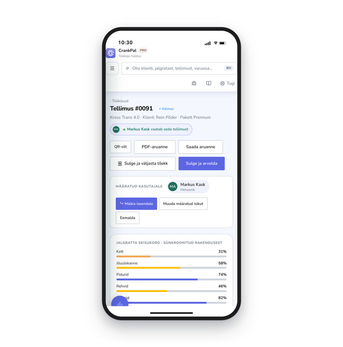 Il gestionale CrankPal aperto su iPhone: l'ordine di lavoro con lo stato, il meccanico assegnato, i pulsanti per chiudere con scontrino o fattura e le barre di salute della bici sincronizzate dall'app.