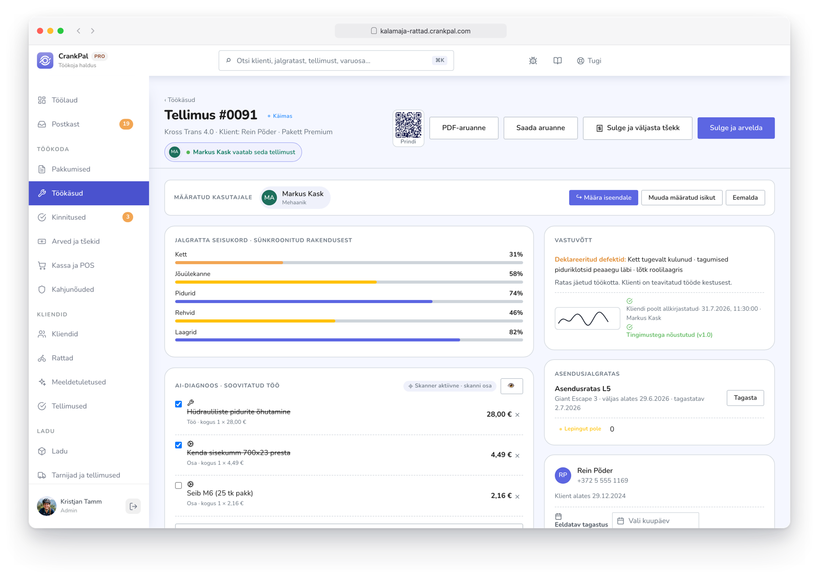Ordine di lavoro CrankPal con previsione di servizio AI e interventi consigliati, check-in di accettazione con foto e firma, indicatore di presenza live di un collega e chat diretta tra meccanici.