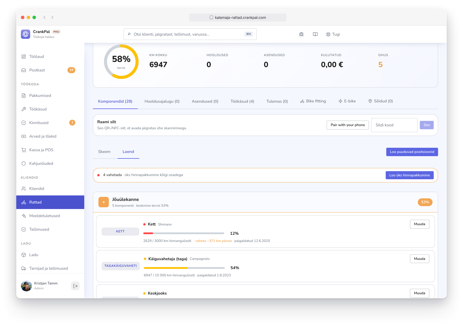 Scheda di una e-bike nel gestionale CrankPal: salute complessiva, chilometri totali, componenti censiti con la percentuale di usura di catena, cassetta e cambio, chilometri percorsi e data di installazione, e il pulsante per generare un preventivo unico con le parti da sostituire.