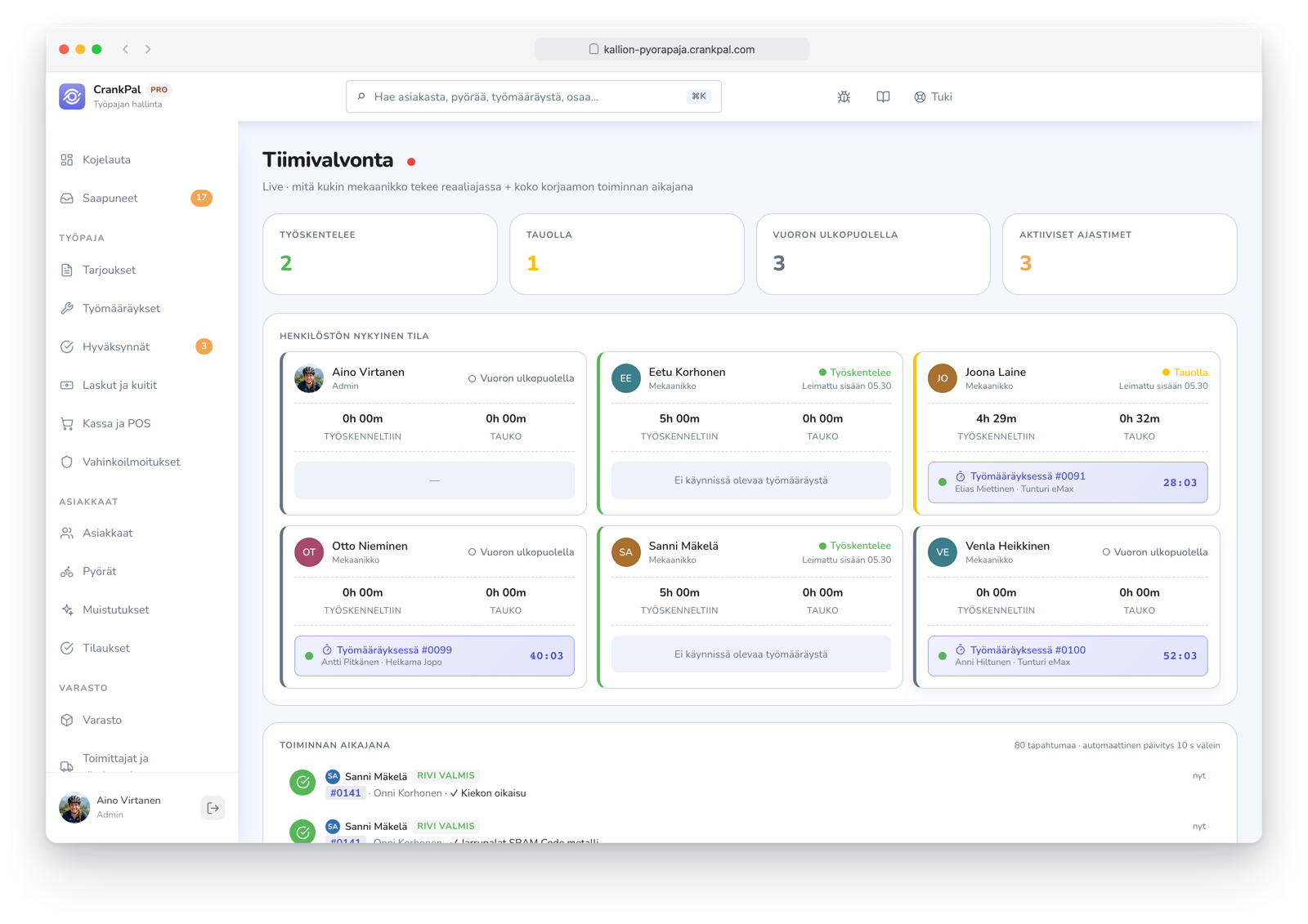 Monitor team di CrankPal in tempo reale: collaboratori al lavoro, in pausa o fuori turno, timer attivi sugli ordini e timeline live dell'attività dell'officina.
