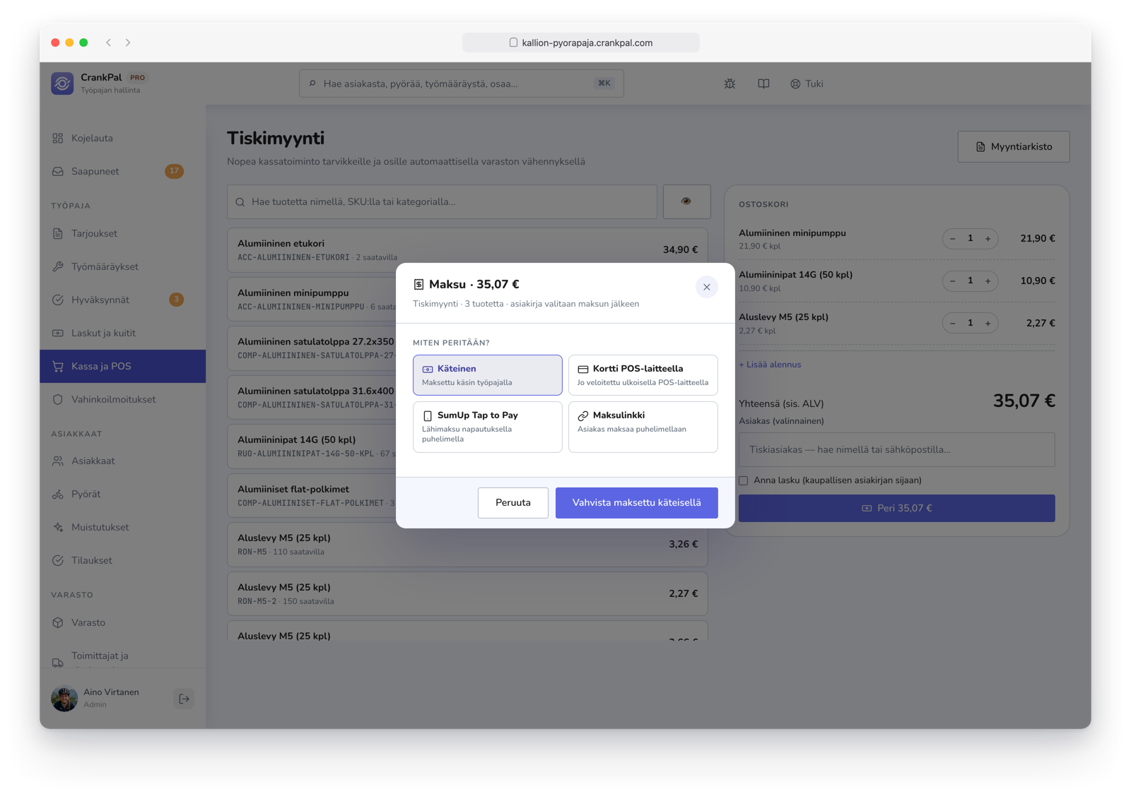 Vendita al banco di CrankPal con scarico automatico del magazzino e modale di incasso: contanti, carta su POS, SumUp Tap to Pay e link di pagamento.