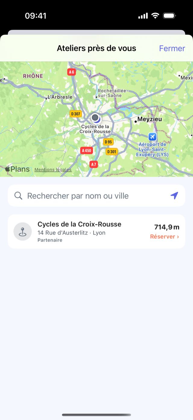 L'application CrankPal : la carte des ateliers à proximité, avec la fiche de l'atelier, la distance et le bouton pour réserver