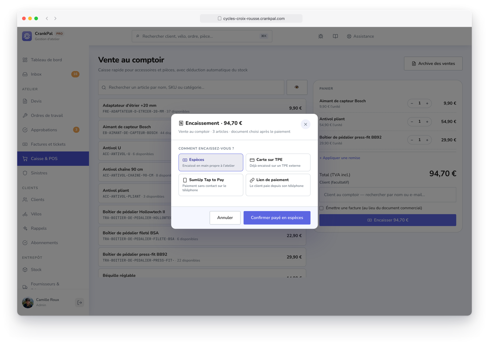 Vendita al banco di CrankPal con scarico automatico del magazzino e modale di incasso: contanti, carta su POS, SumUp Tap to Pay e link di pagamento.