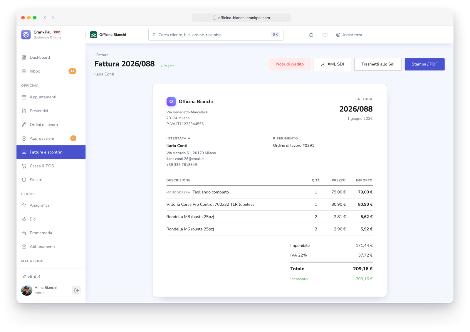 Fattura elettronica nel gestionale CrankPal con righe di manodopera e ricambi, totale, IVA, stato pagata, download XML della fattura elettronica, stampa PDF e nota di credito.