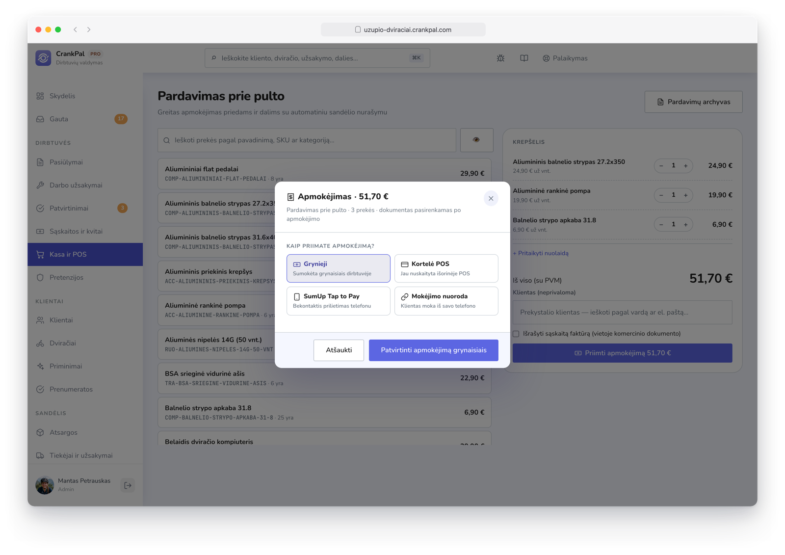 Vendita al banco di CrankPal con scarico automatico del magazzino e modale di incasso: contanti, carta su POS, SumUp Tap to Pay e link di pagamento.