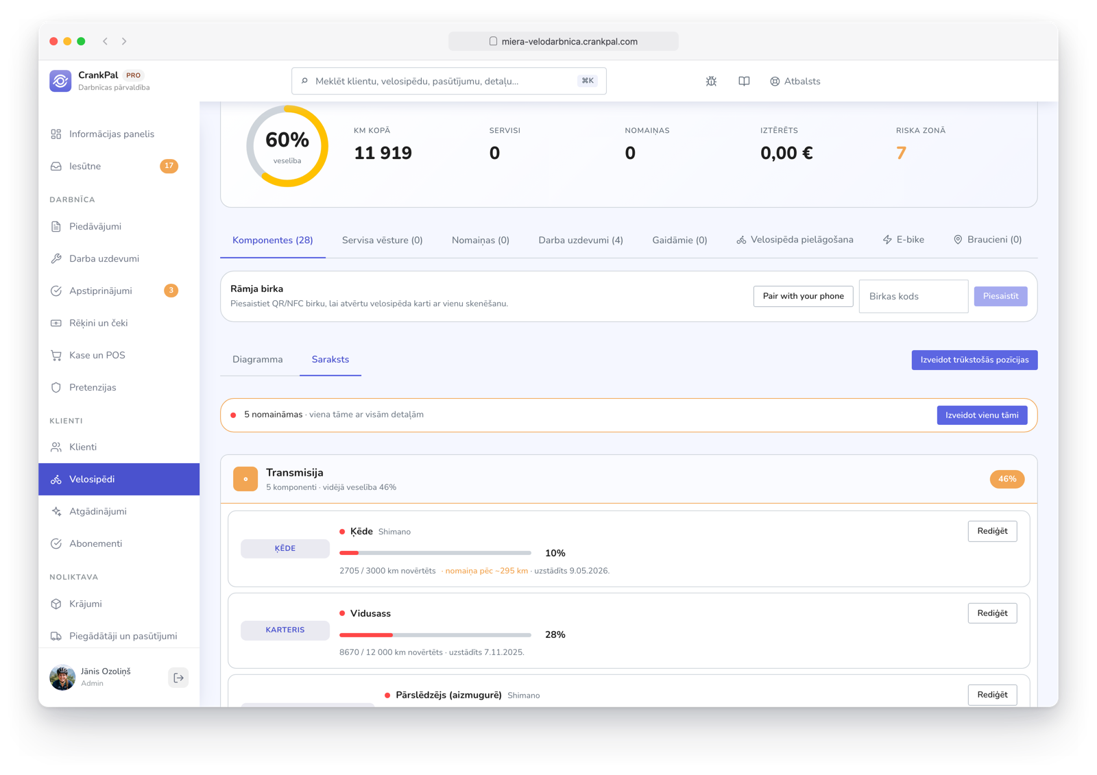Scheda di una e-bike nel gestionale CrankPal: salute complessiva, chilometri totali, componenti censiti con la percentuale di usura di catena, cassetta e cambio, chilometri percorsi e data di installazione, e il pulsante per generare un preventivo unico con le parti da sostituire.