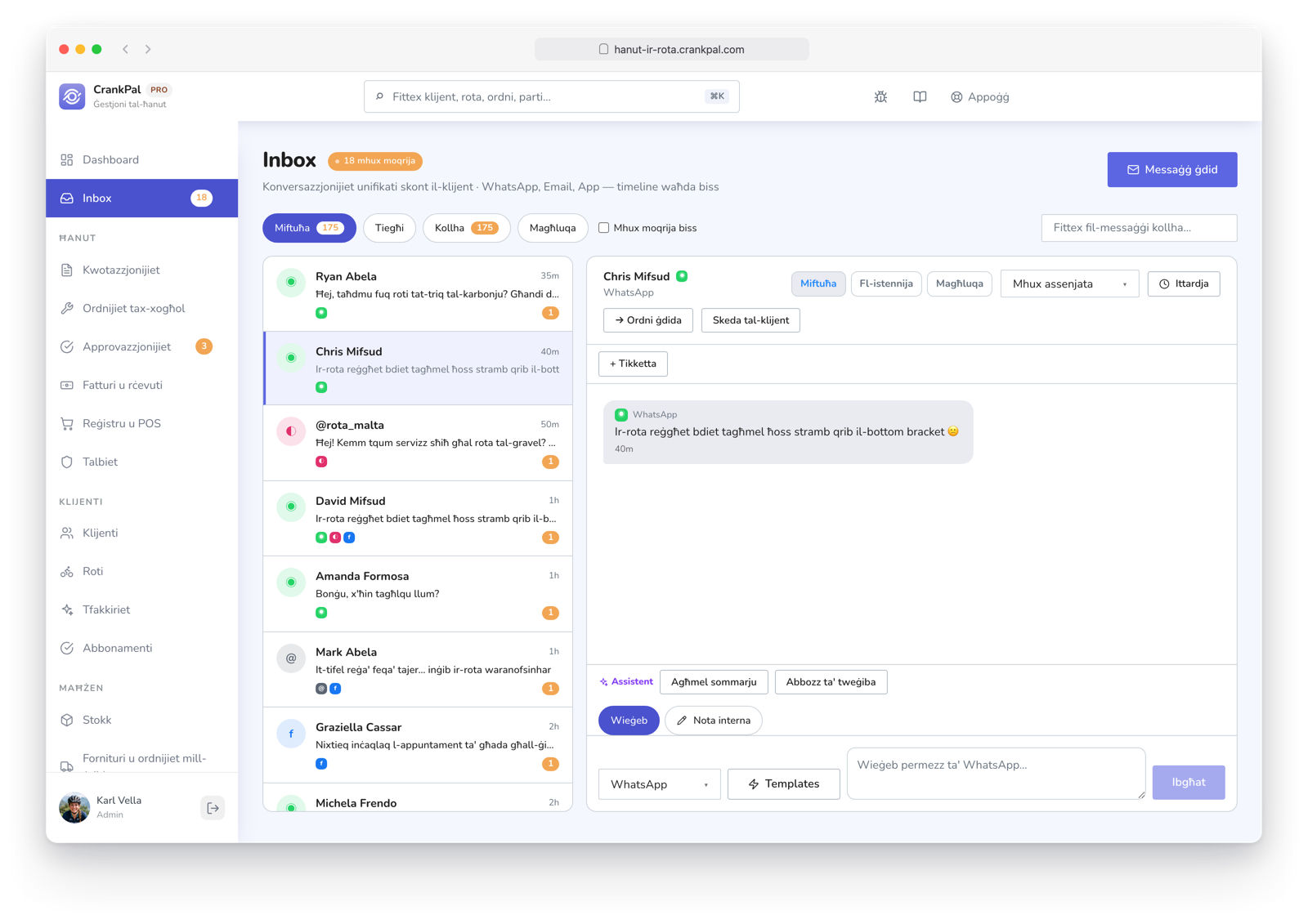 Master Inbox di CrankPal con i messaggi dei clienti da WhatsApp, Email, Facebook, Instagram e app CrankPal in un'unica casella, con la conversazione aperta e il pulsante per aprire la scheda cliente.