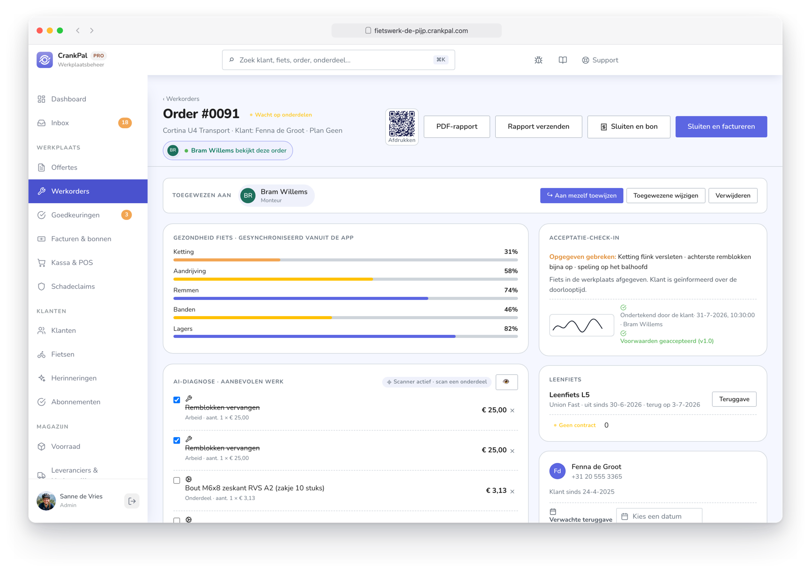 Ordine di lavoro CrankPal con previsione di servizio AI e interventi consigliati, check-in di accettazione con foto e firma, indicatore di presenza live di un collega e chat diretta tra meccanici.