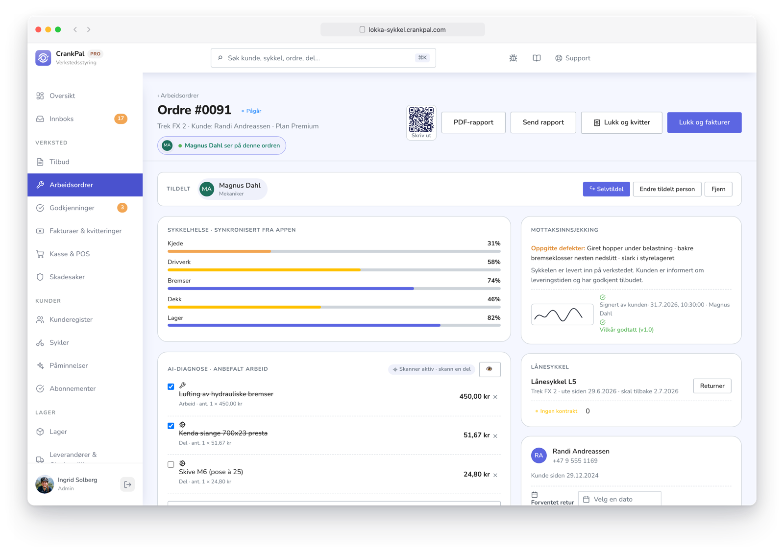 Ordine di lavoro CrankPal con previsione di servizio AI e interventi consigliati, check-in di accettazione con foto e firma, indicatore di presenza live di un collega e chat diretta tra meccanici.