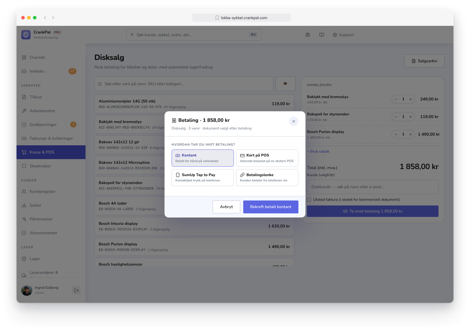 Vendita al banco di CrankPal con scarico automatico del magazzino e modale di incasso: contanti, carta su POS, SumUp Tap to Pay e link di pagamento.