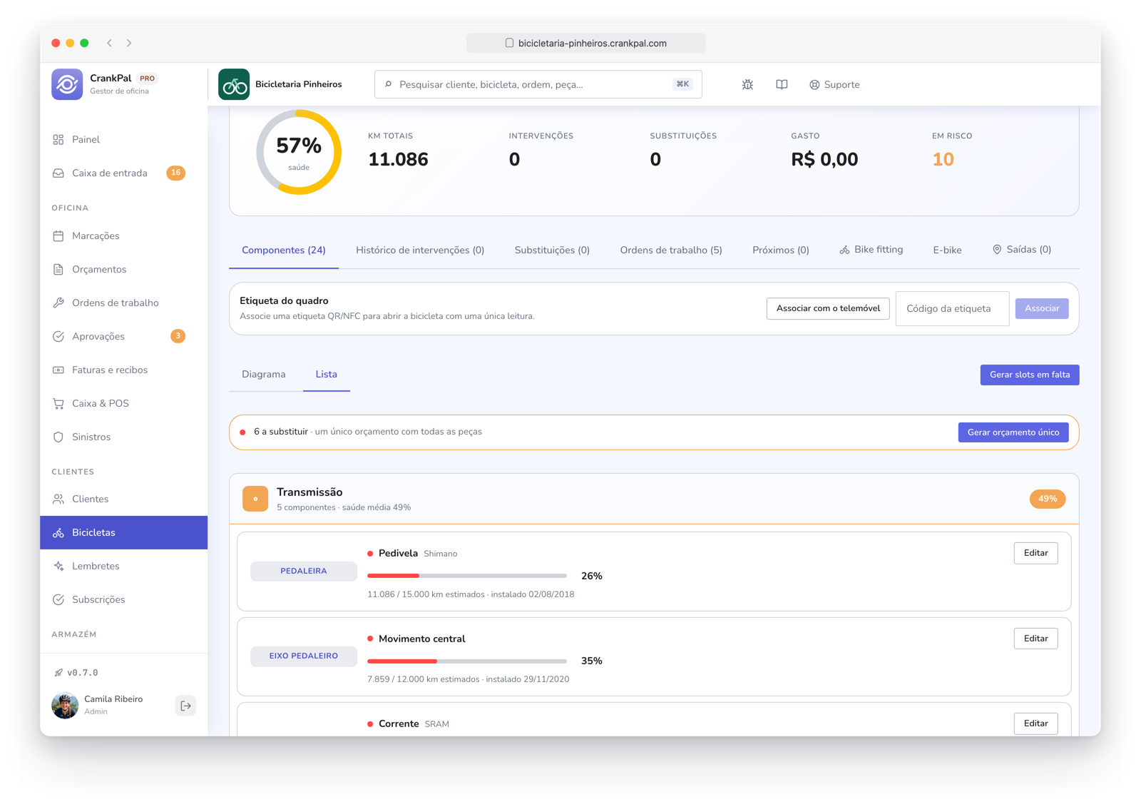 Scheda di una e-bike nel gestionale CrankPal: salute complessiva, chilometri totali, componenti censiti con la percentuale di usura di catena, cassetta e cambio, chilometri percorsi e data di installazione, e il pulsante per generare un preventivo unico con le parti da sostituire.