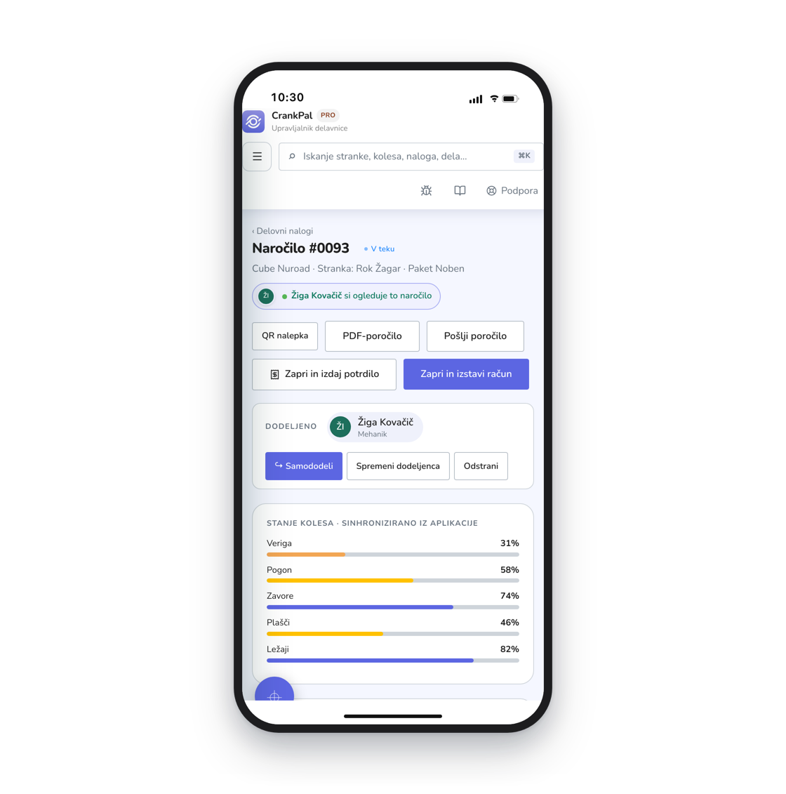 Il gestionale CrankPal aperto su iPhone: l'ordine di lavoro con lo stato, il meccanico assegnato, i pulsanti per chiudere con scontrino o fattura e le barre di salute della bici sincronizzate dall'app.