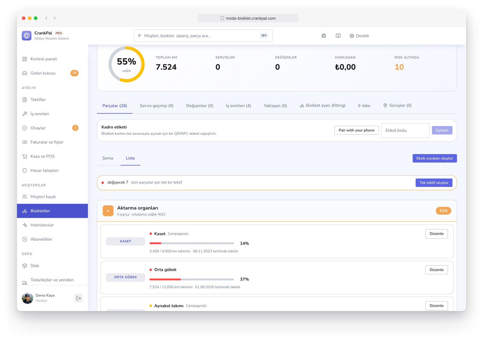 Scheda di una e-bike nel gestionale CrankPal: salute complessiva, chilometri totali, componenti censiti con la percentuale di usura di catena, cassetta e cambio, chilometri percorsi e data di installazione, e il pulsante per generare un preventivo unico con le parti da sostituire.